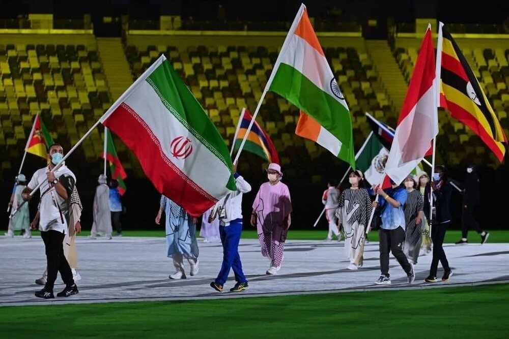 لباس پرچمدار ایران در اختتامیه المپیک+عکس