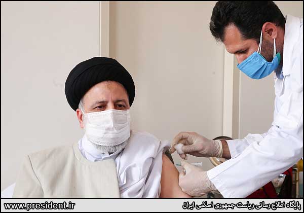 چهره رئیسی در هنگام تزریق واکسن کرونا+عکس