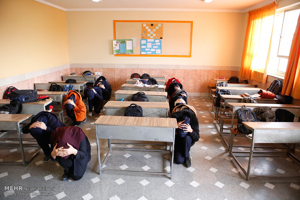 مدارس کشور لرزیدند/ نکاتی که هر دانش‌آموزی در برابر زلزله باید بداند