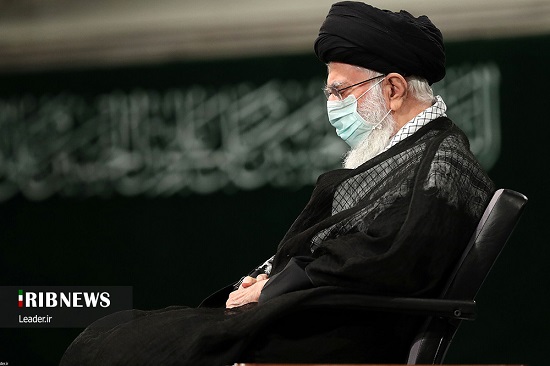 عزاداری تک نفره رهبر انقلاب در حسینیه امام خمینی+عکس