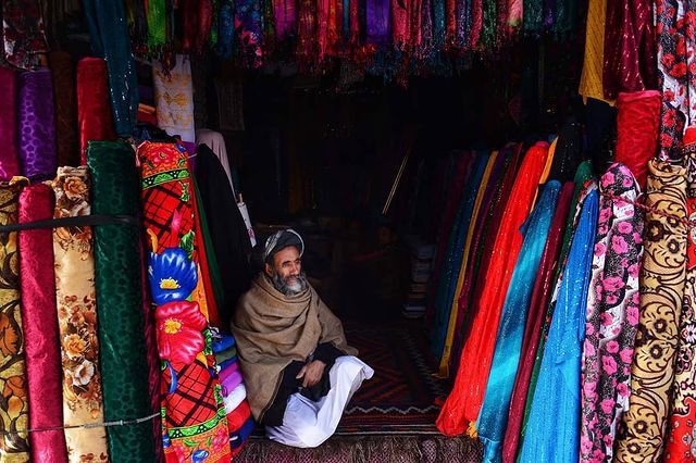 پارچه فروشی زیبا در هرات افغانستان+عکس