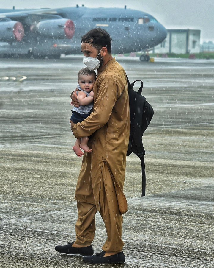 تصویر تکان دهنده از پدر افغانستانی+عکس