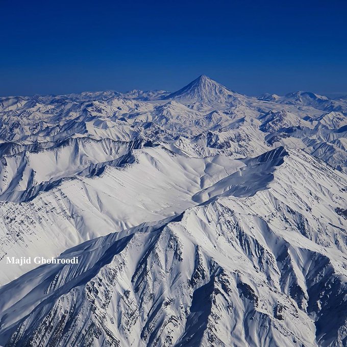 تصویر هوایی بی نظیر از کوه پربرف دماوند+عکس