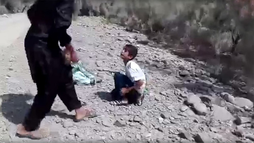 تصویر وحشتناک از شکنجه دو کودک ایرانی در بیابان+عکس