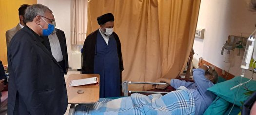 وزیر بهداشت بر بالین آیت الله کعبی+عکس