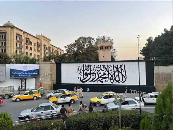 تغییر دیوار سفارت آمریکا در کابل پس از ورود طالبان+عکس