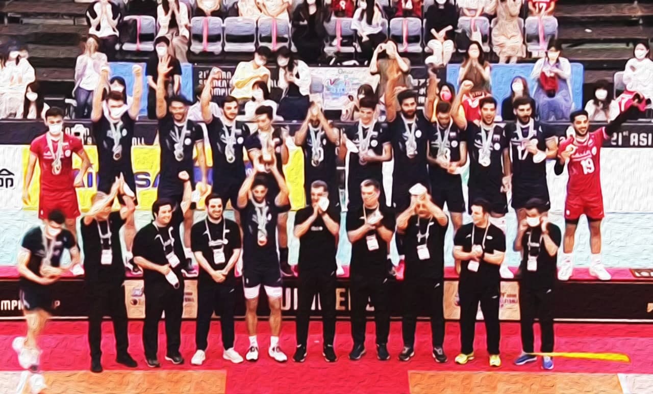 لحظه بالا بردن جام قهرمانی آسیا به دست میلاد عبادی پور+عکس