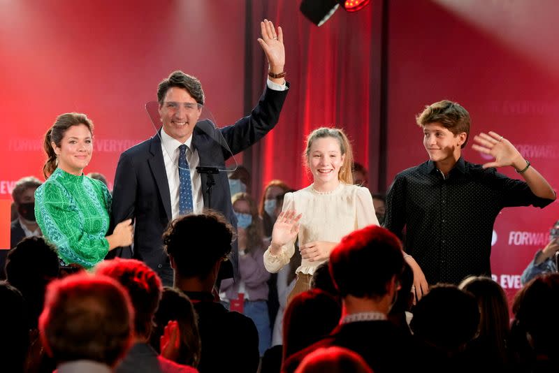 جشن پیروزی نخست وزیر کانادا در انتخابات+عکس