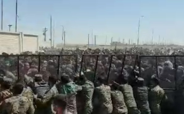 هجوم زائران ایرانی اربعین برای عبور از مرز شلمچه+عکس
