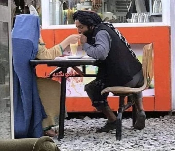 قرار عاشقانه طالبان با یک زن جنجال به پا کرد+عکس
