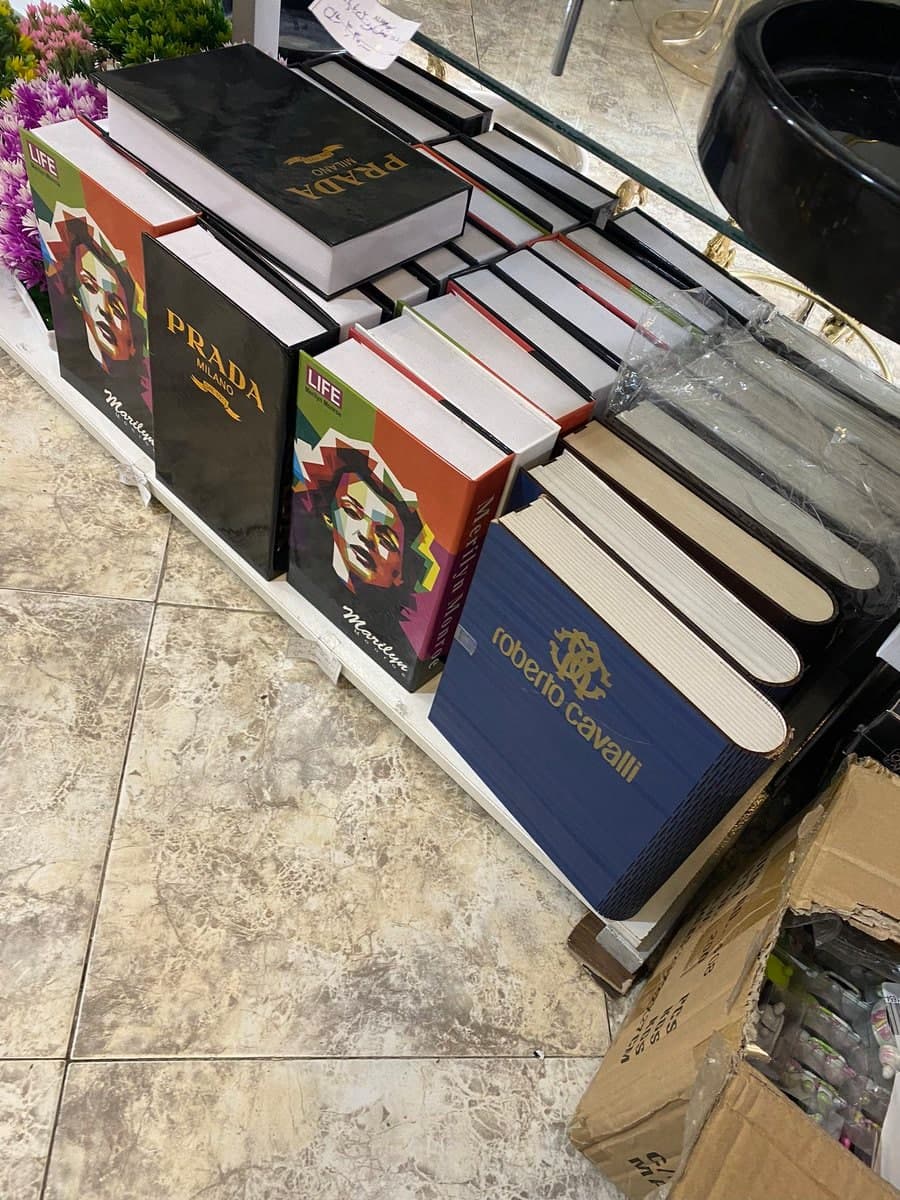 استقبال خجالت آور از خرید کتاب های پلاستیکی در تهران+عکس