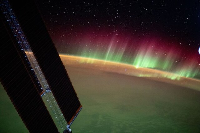 تصویرشفق قطبی از ایستگاه فضایی