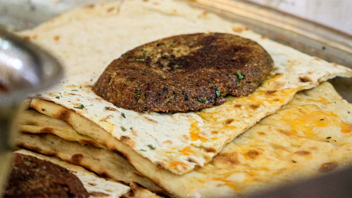 صف طولانی مشتری در قدیمی ترین فروشگاه بریونی اصفهان+عکس