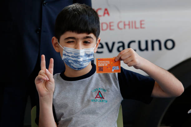 استقبال کودکان شیلی از واکسیناسیون کرونا+عکس