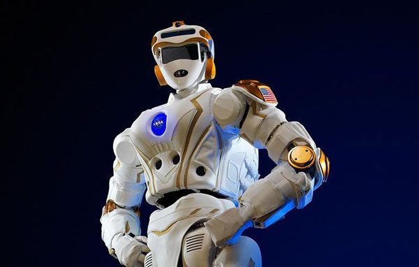 هوندا ساخت ربات‌های انسان‌نما است که می‌توانند از راه دور توسط کاربران هدایت شوند.