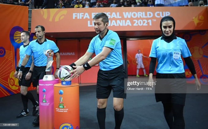 تصویر غرورآفرین از داور زن ایرانی در فینال جام جهانی+عکس
