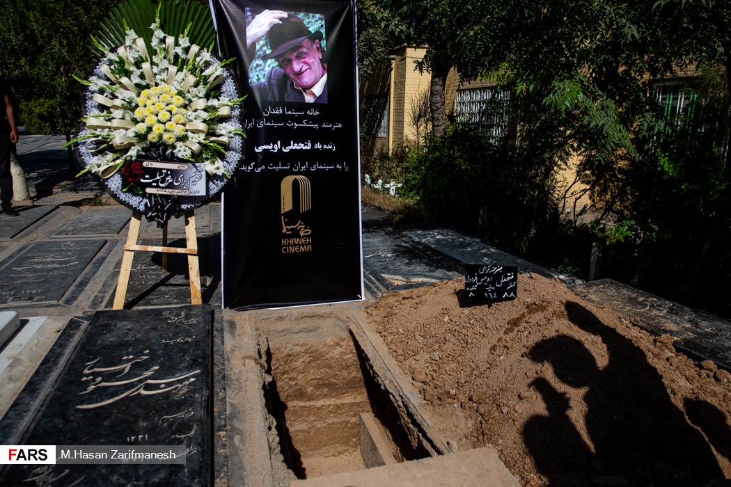 دختر فتحعلی اویسی در خاکسپاری پدرش+عکس