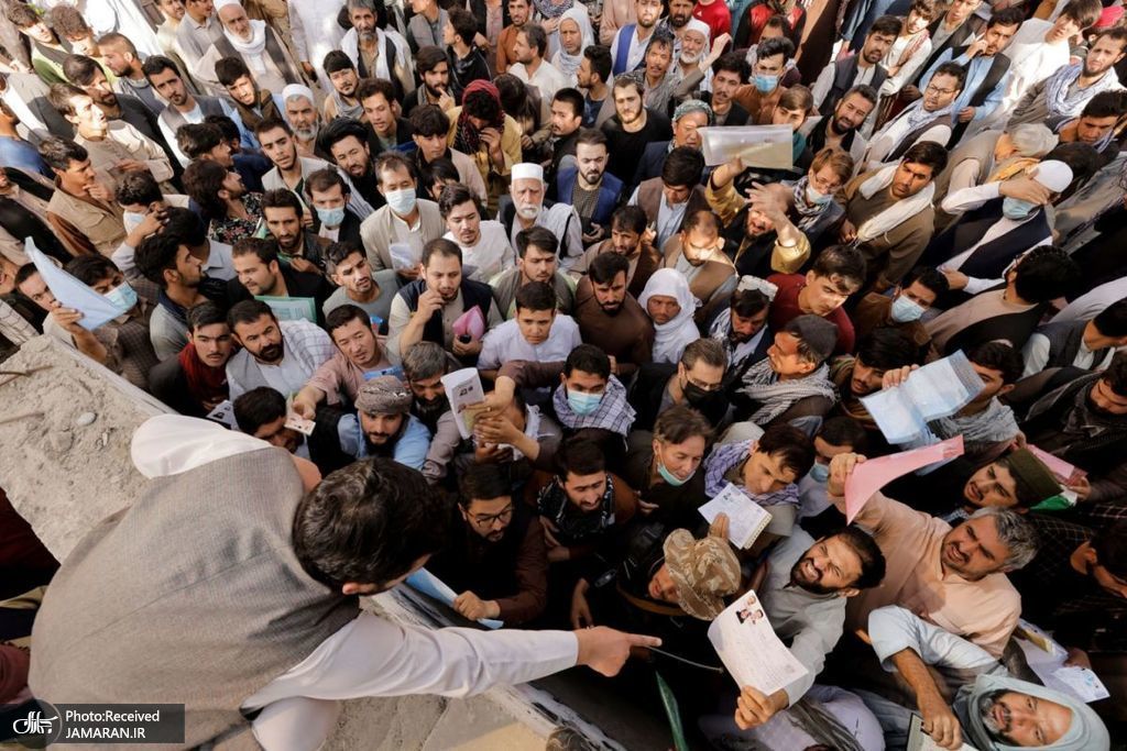 هجوم مردم افغانستان برای گرفتن گذرنامه+عکس