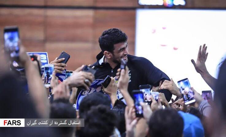 استقبال باشکوه مردم از حسن یزدانی+عکس