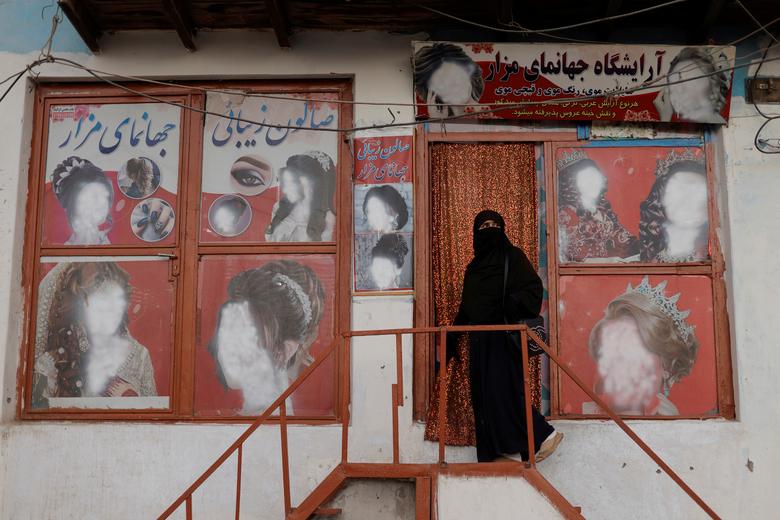 تصویر تکان دهنده از آرایشگاه زنان افغانستان+عکس
