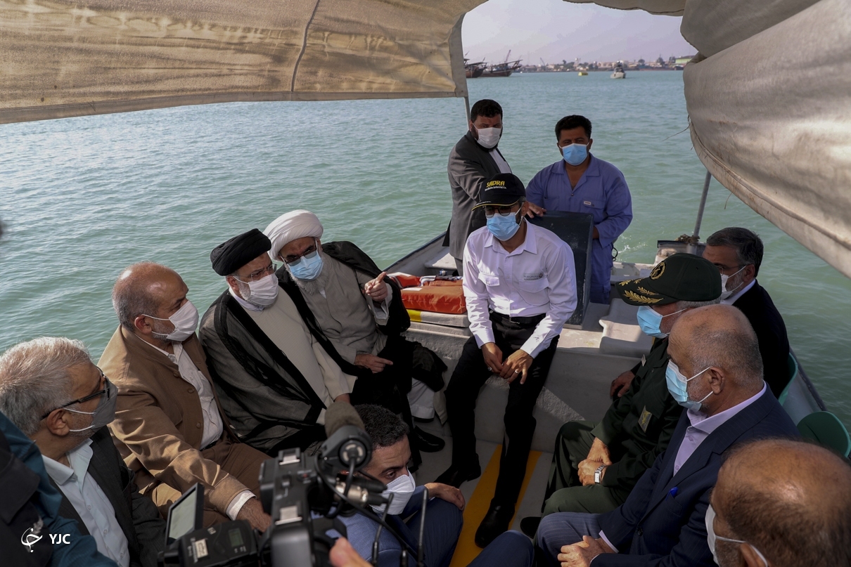 رئیس جمهور روی آب های خلیج فارس+عکس