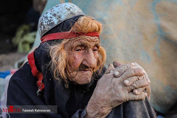 تصویر تلخ از مادربزرگی در مناطق زلزله زده اندیکا+عکس