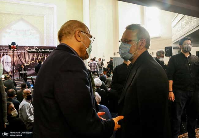 گفتگوی صمیمانه قالیباف و لاریجانی در مسجد +عکس