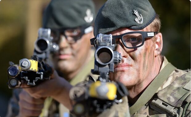یک عینک جدید  جهت استفاده از خواب الودگی یا اضطراب سربازان را ریابی می کند