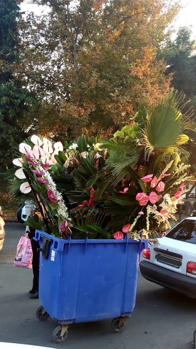 عاقبت خرید گل برای مراسم ختم+عکس