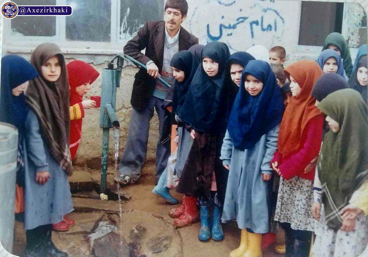 صفی که دختران دهه ۶۰ در آن ایستادند+عکس