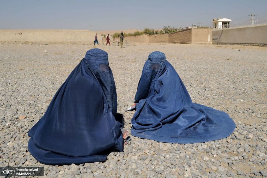 انتظار دردناک زنان افغانستان روی زمین+عکس