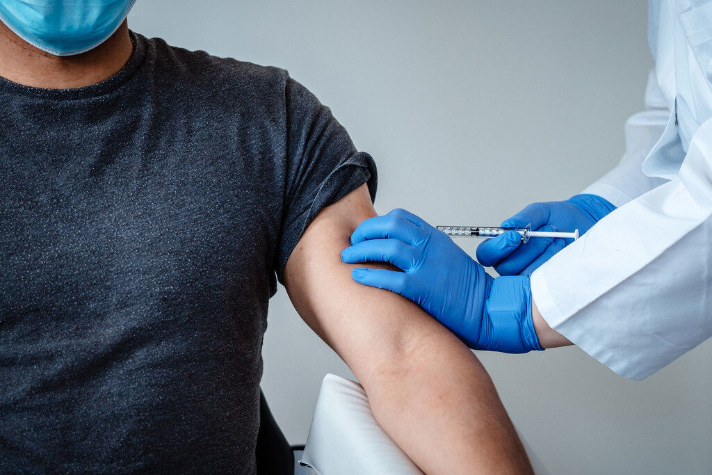 توصیه به تزریق دُز چهارم واکسن کرونا به افراد دارای نقص ایمنی 