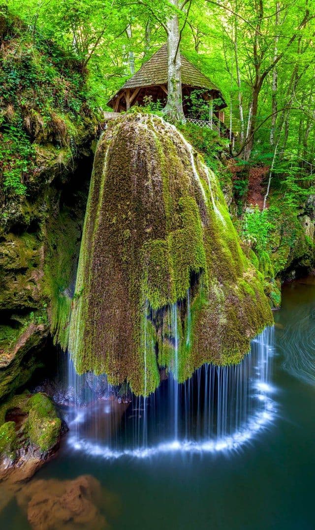 آبشاری که مثل آن را تا به حال در عمرتان ندیده اید+عکس