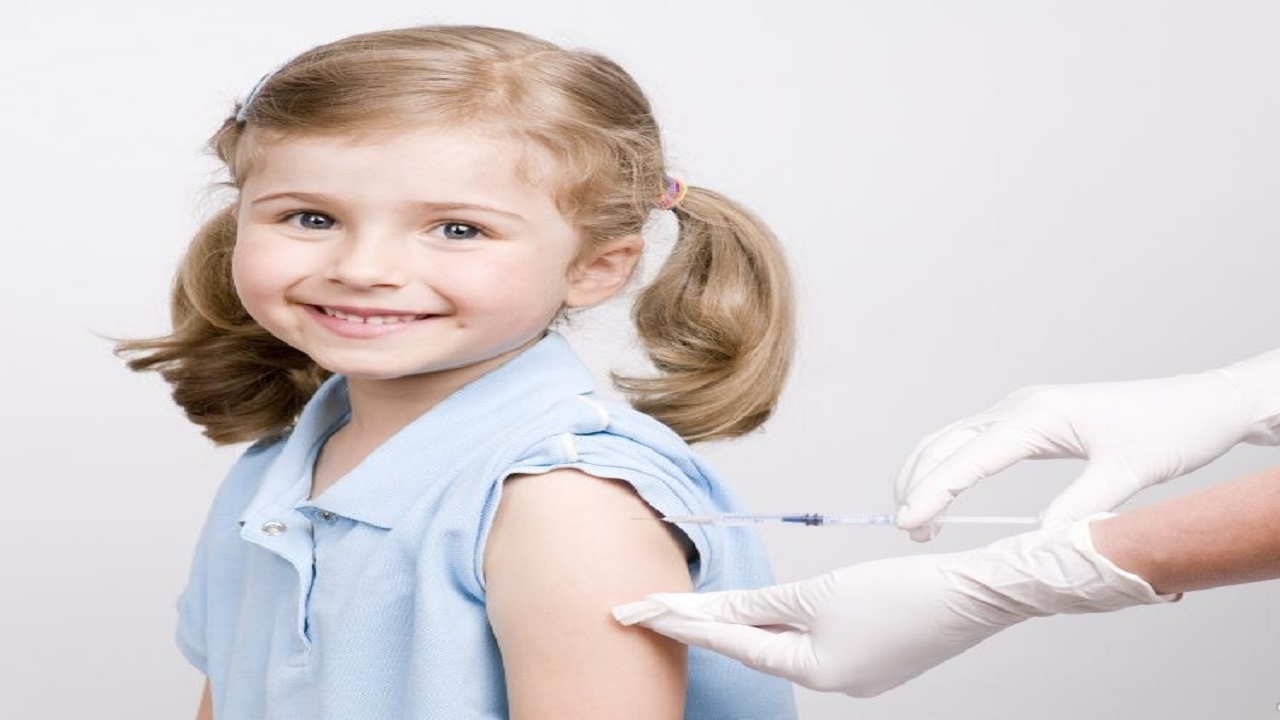 ایا زدن واکسن کودکان در زمان شیوع کرونا برای آن‌ها خطر دارد؟