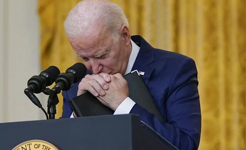 رئیس جمهور آمریکا هنگام سخنرانی احساساتی شد+عکس