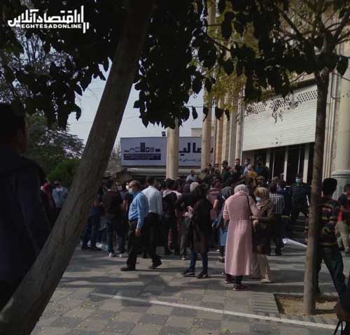 تجمع سهامداران مقابل دادگاه انقلاب تهران+عکس