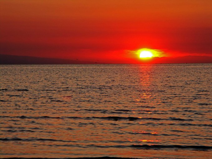 لحظه زیبای غروب آفتاب در دریای خزر+عکس