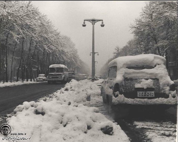 بارش برف سنگین در خیابان ولیعصر سال ۱۳۴۰+عکس