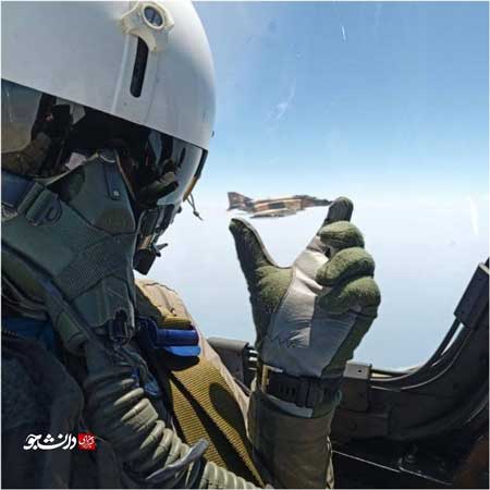 سلفی دیدنی خلبان جنگنده ارتش ایران+عکس