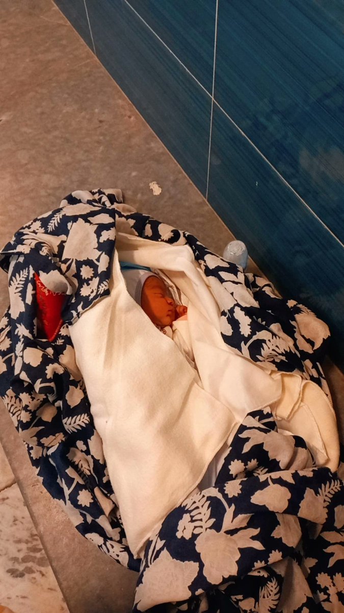 نوزاد رهاشده در سرویس بهداشتی امامزاده حسن کرج+عکس