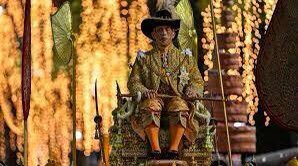 پادشاه تایلند به آلمان فرار کرد+عکس