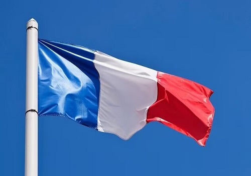 رنگ پرچم فرانسه تغییر کرد+عکس