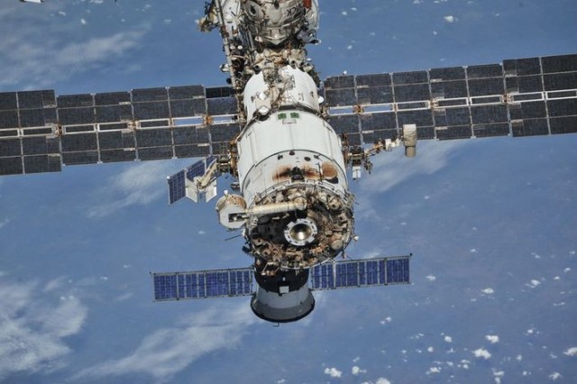 موشک فضایی روسیه که ابری از زباله‌های فضایی ایجاد کرده و فضانوردان حاضر در ایستگاه فضایی  را در معرض خطر قرار دارد