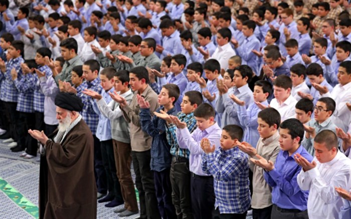  بر برپایی نماز جماعت اول وقت در مدارس