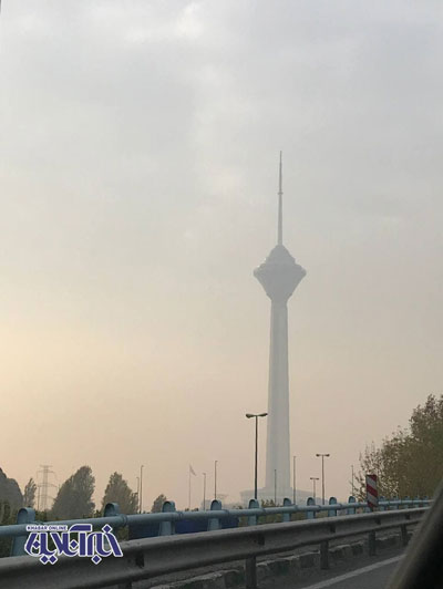 برج میلاد در هوای آلوده تهران گم شد+عکس