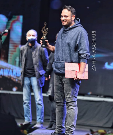 جایزه کارگردان معروف برای زخم کاری در جشن حافظ+عکس
