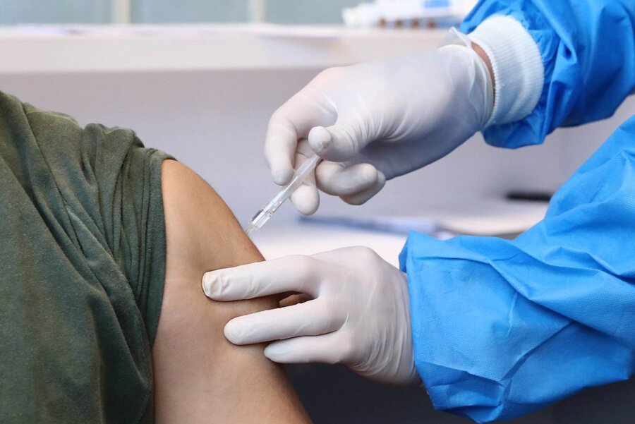 تایید  واکسن تقویتی کرونا برای همه بزرگسالان 