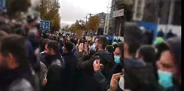 شعار مردم شهرکرد در تجمع برای گرفتن حق آبه