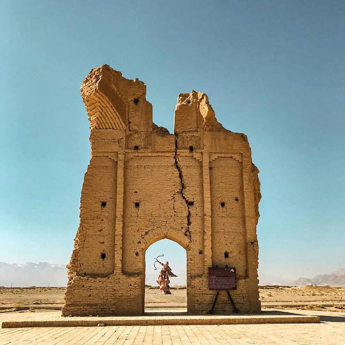 دروازه فرافر معمایی در دل بیابان یزد+عکس