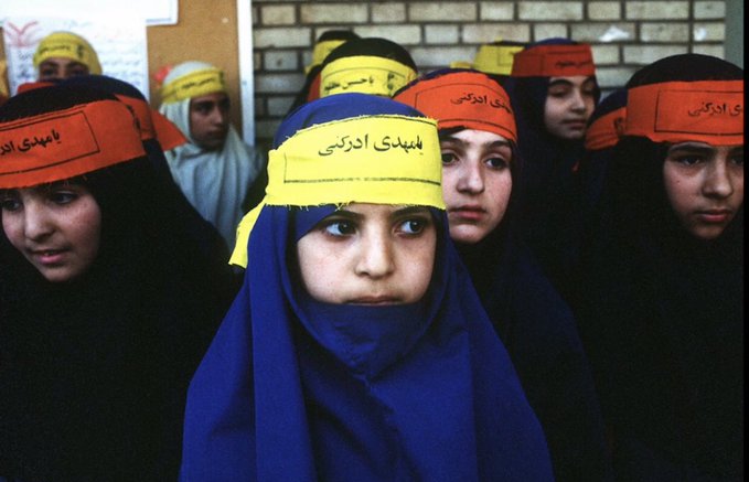 مدرسه دخترانه در تهران دهه ۶۰+عکس
